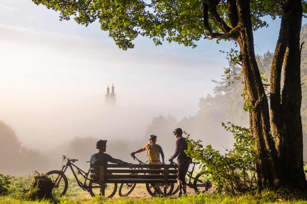 Wenn das Obermaintal noch unter Nebel schläft, werden die Trail-Berge von Lichtenfels schon von der Sonne beheizt.