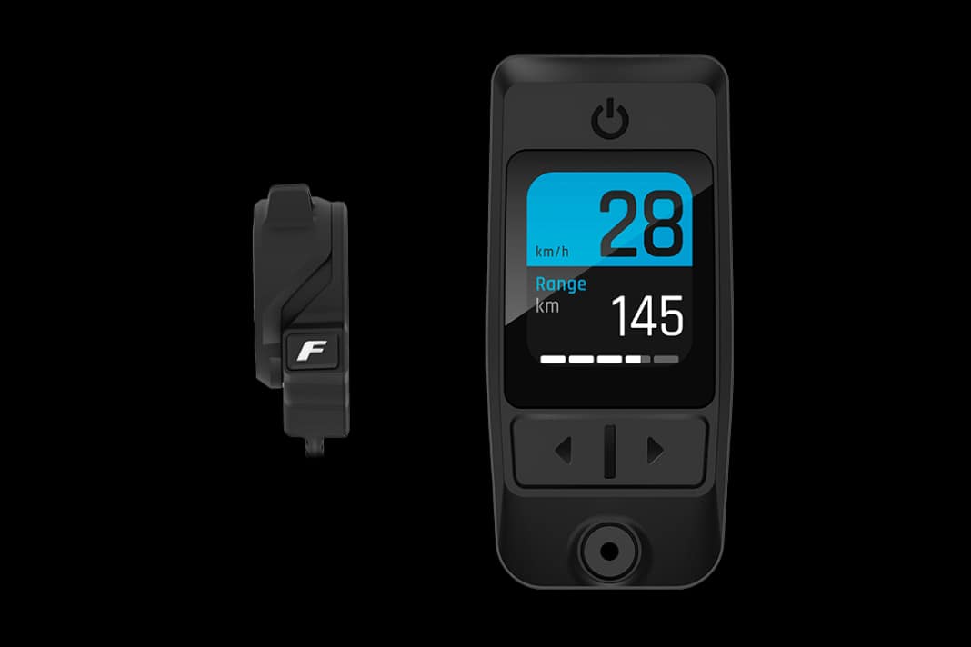Zur Bedienung dient ein kompakter Remote namens "Fit Remote Pure" direkt am Lenker. Das Fit-Master-Node-Display ist sauber im Oberrohr integrierte und zeigt je nach Konfiguration von der Geschwindigkeit über den Akkustand bis hin zu Kadenz alle erdenklichen Fahrdaten an.