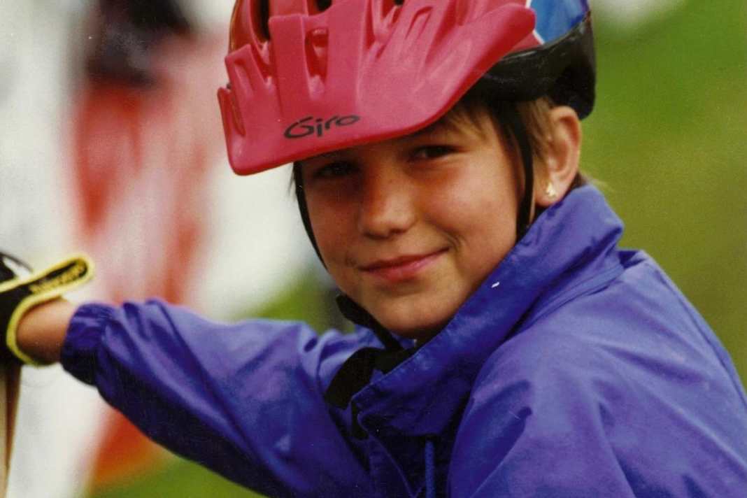 Nino als Kind, ganz lässig mit Ohrring.