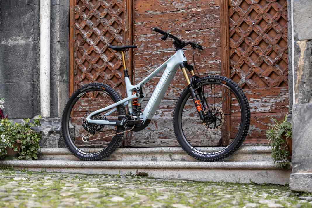 Propain Sresh CF // Shimano EP801 // 626 Wh // 160/150 mm // 29 Zoll oder 29/27,5 Zoll // ab 5999 Euro