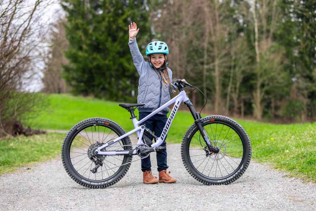 Da ist das Strahlen groß: Das Propain Yuma 4 24 und das Propain Yuma 4 26 will das perfekte Trailbike für Kinder und Jugendliche sein.