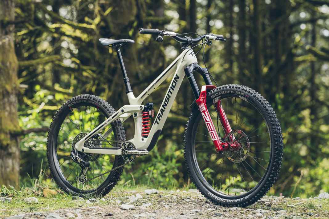 Rockshox legt seine Gabeln und Dämpfe für den Trail-, Allmountain- und Enduro-Einsatz fürs Jahr 2025 neu auf.