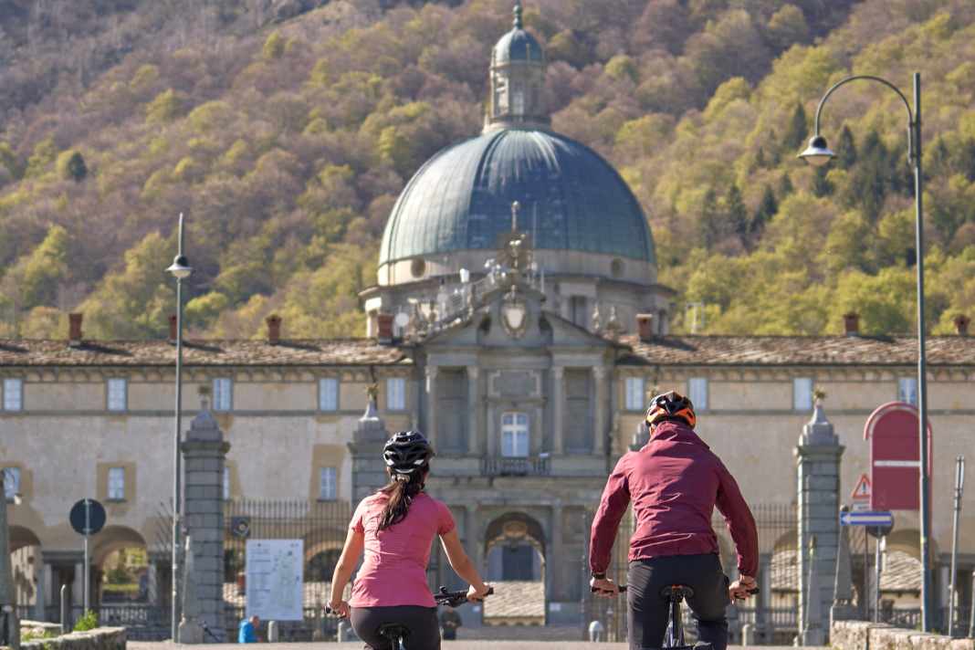 Das Heiligtum von Oropa liegt auf 1.200 Metern Höhe und ist das größte und wichtigste Marienheiligtum der Alpen.