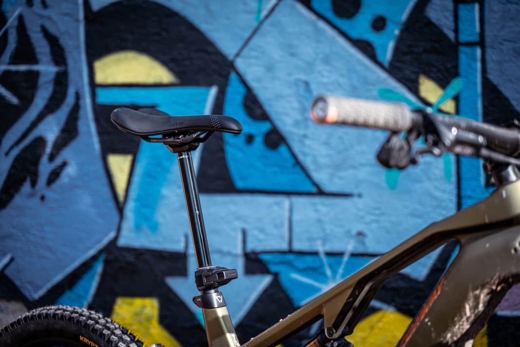 Rockshox zeigt eine von Grund auf neu konstruierte Version der kabellosen Teleskopstütze Reverb AXS.