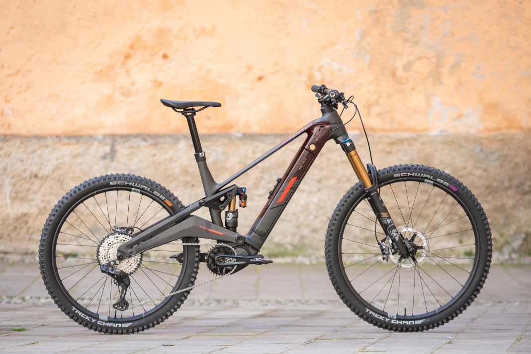 Rotwild R.EXC Ultra: Shimano EP801 // 820 Wh // 170/160 mm // 29/27,5 Zoll (Mullet) // 22,1 kg // 11990 Euro.