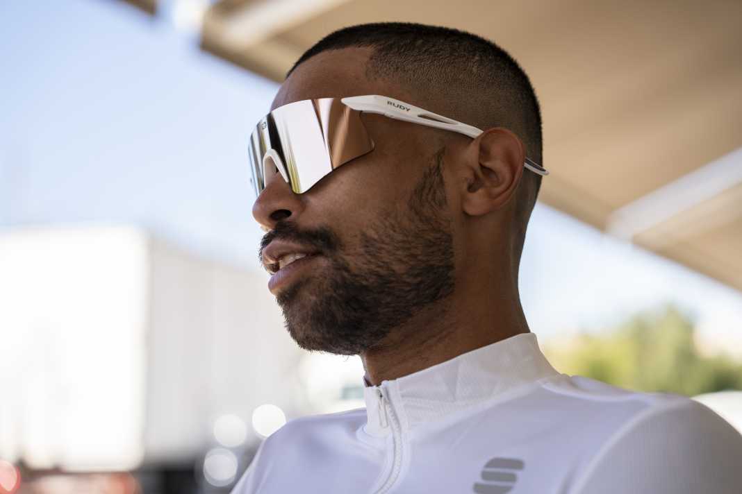 Zeitloses Design bot schon die Vorgänger-Sonnenbrille Astral, jetzt kommt die Rudy Project Astral X.