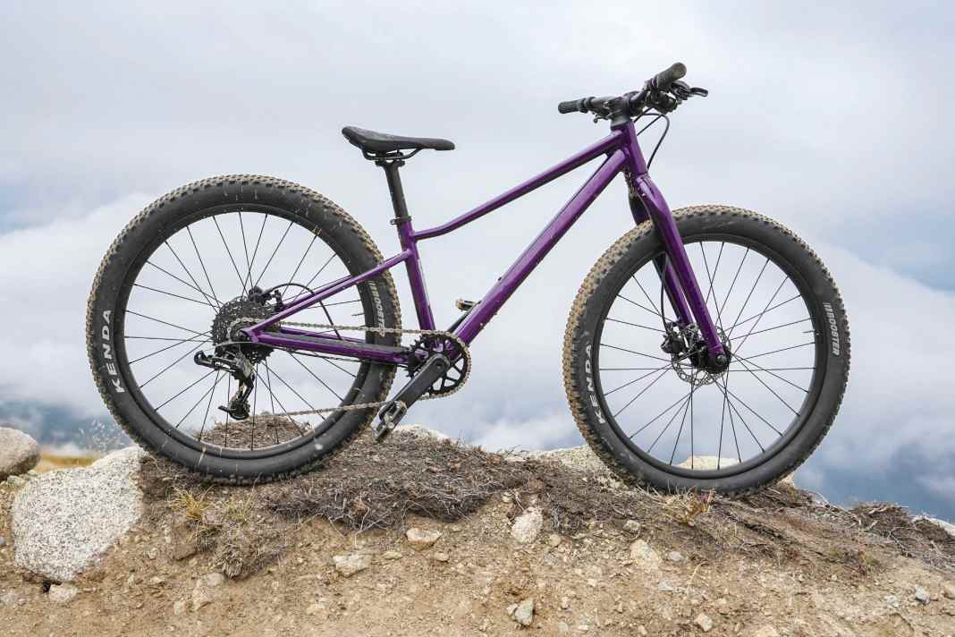 Das Scor ist völlig ungefedert. Angeblich lernt man so am besten, die richtige Linie zu wählen.