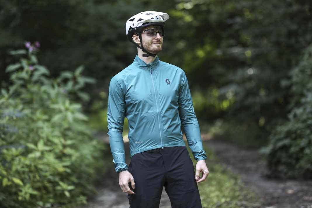 Scott Jacket M's RC Pro GTX WP gibt es in den beiden Farben Türkis und Schwarz