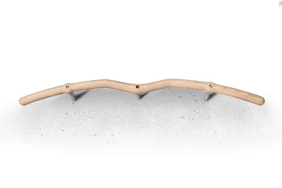 Die Holz-Workout Experten aus Südtirol haben neben Klimmzugstangen auch Pegboards und weitere spannende Trainingsgeräte im Angebot.