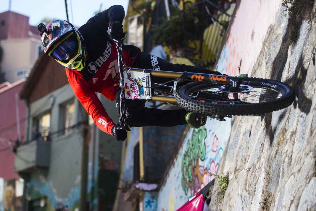 Am liebsten auf dem Downhill: „Die dicken Kisten haben eben doch noch Sicherheitsreserven“, sagt Fischi. Hier in Valparaiso 2018.