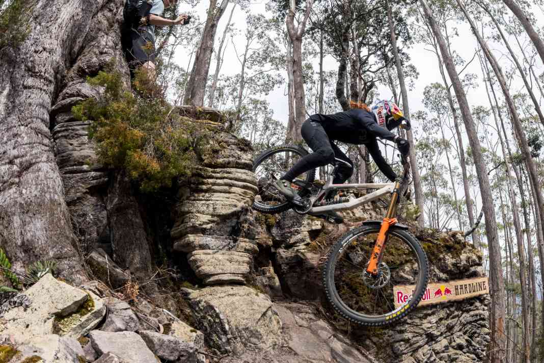 Gracey Hemstreet gehört zur wachsenden Fraktion der angstlosen Frauen, die bei der Red Bull Hardline mitmachen.