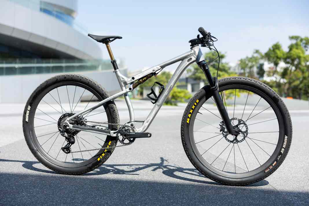 Der erste fahrbare Prototyp vom Anthem bestand aus Aluminium.