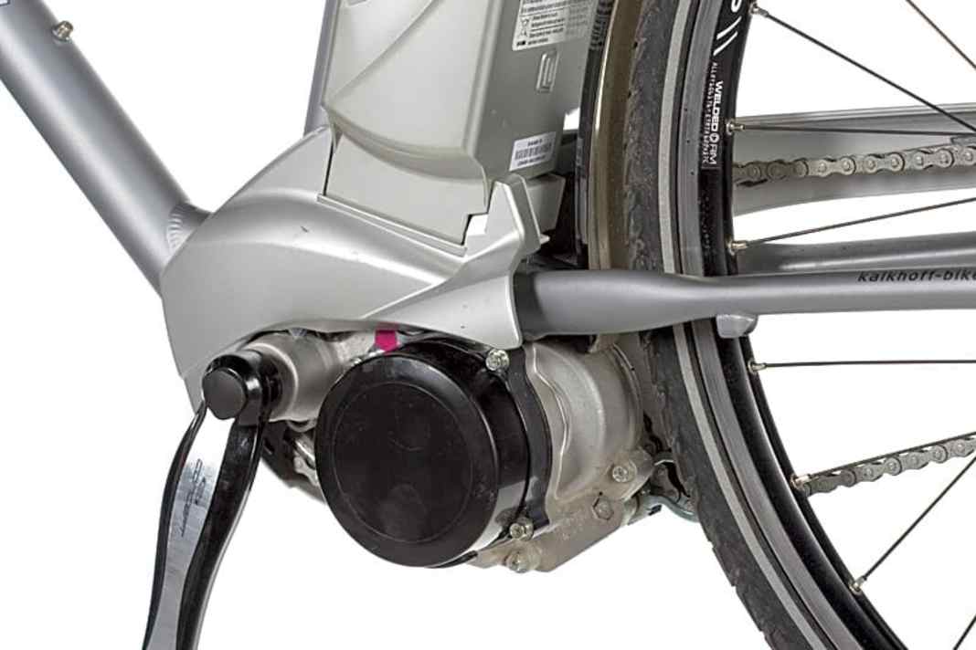 Panasonic Mittelmotor: Akku, 250-Watt-Motor mit Kurbel und Innenlager bildeten eine Einheit und erforderte einen speziellen Rahmen mit extralangen Kettenstreben. Daher war der Motor für den Einsatz in Mountainbikes weniger geeignet als die Bosch Drive Unit - ein Grund, warum das Flyer X-Serie auf der Eurobike-Messe 2010 weniger Aufmerksamkeit erfuhr als das Haibike eQ XDuro mit Bosch-Antrieb und sportlicherer Geometrie. Eine Umwerfer-Montage war bei dem System zudem nicht möglich.