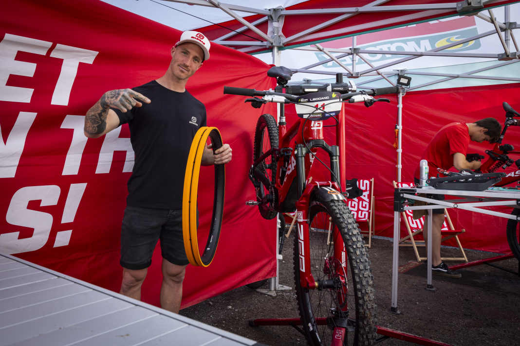 Johannes Fischbach mit seinem neuen Tire-Insert.