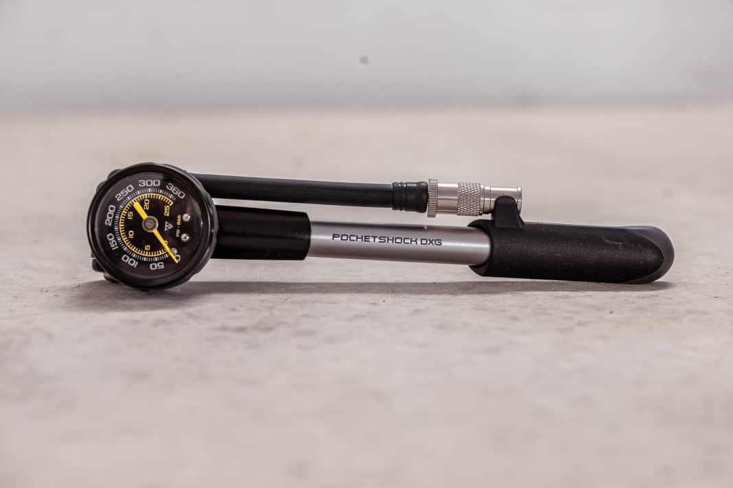 Die kleine Topeak ist die ideale Begleiterin für Touren und findet in jedem Rucksack Platz