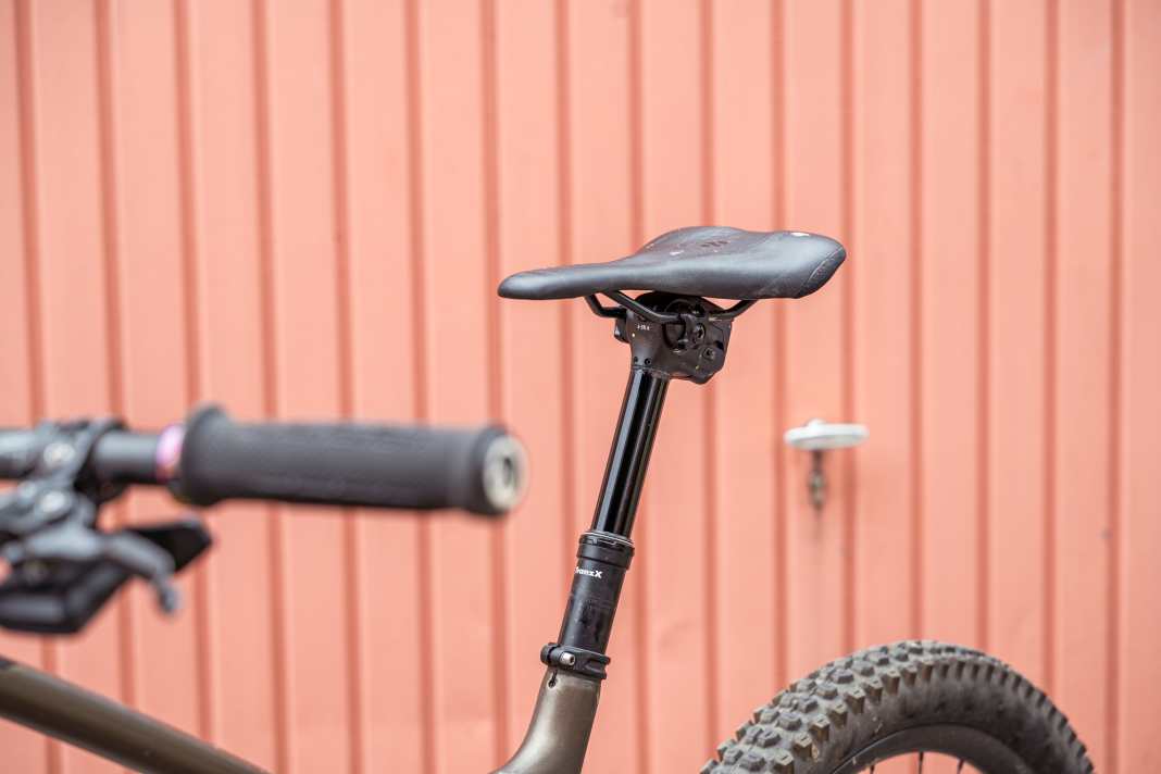 Geht elektro auch günstig? TranzX hat mit der EDP01 eine preiswerte Alternative zu den E-Variosattelstützen von Rockshox und Co