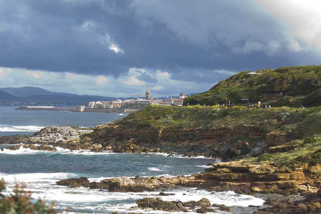 Alghero: die kleine, im katalanisch-gotischen Stil erbaute Stadt an der Nordwestküste Sardiniens.