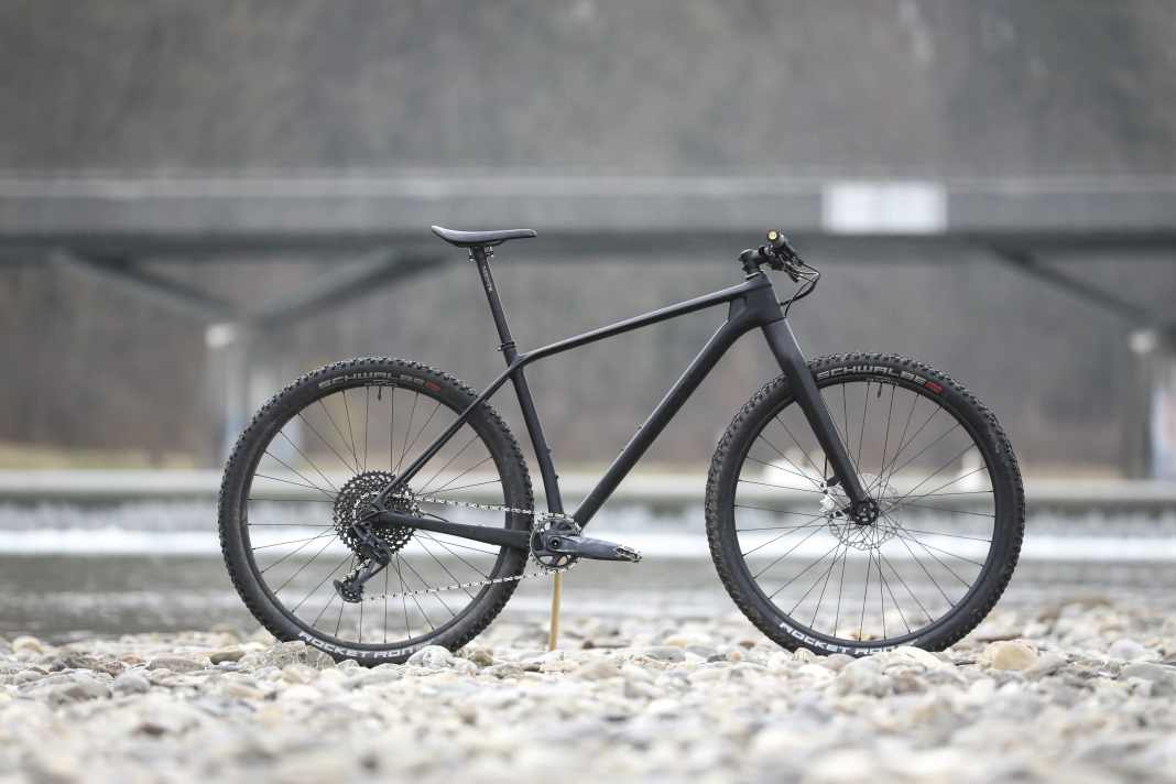 Ist das VPace Carbon Hardtail mit Starrgabel so schnell, wie es aussieht? Im BIKE-Test haben wir es herausgefunden.