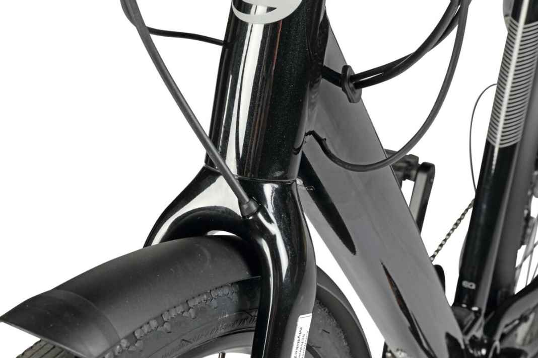 Formschön: Einführung der Bremsleitung in die Gabel am Cannondale Tesoro.