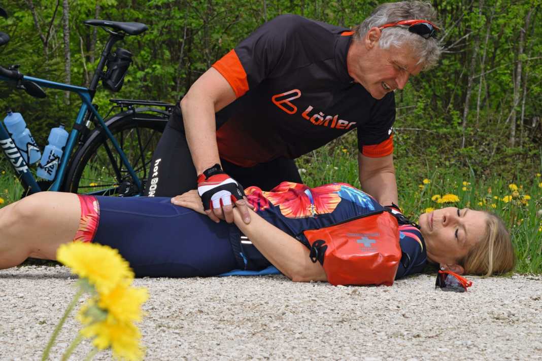 Verunfallte Person ansprechen