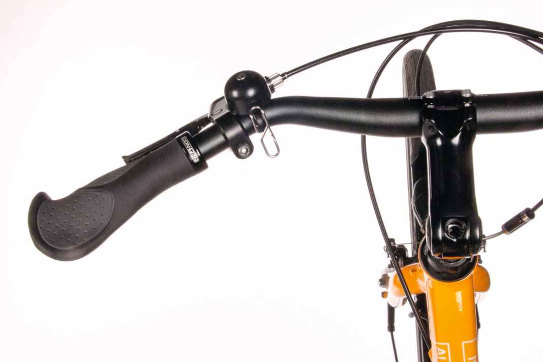 Die Contoura-Griffe berücksichtigen die veränderte Handhaltung am geschweiften Lenker.