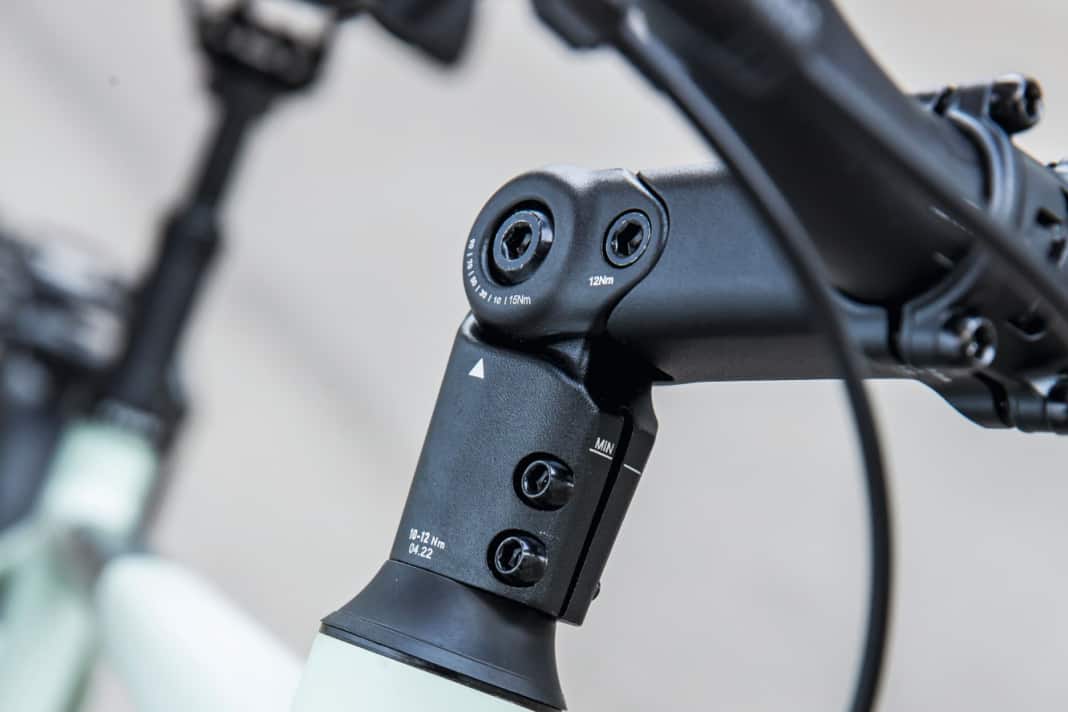 Cube Touring One: Solide ausgelegte Teile am Lenkkopf sorgen für hohe Verwindungssteifigkeit und generieren ein vertrauenerweckendes Fahrverhalten.