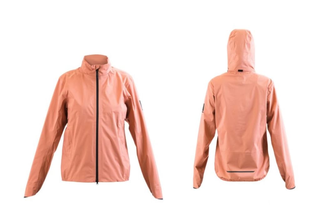 Fahrrad-Regenjacke von Jack Wolfskin - mit der Bike Commute 2,5L Jkt stellt der Outdoorspezialist eine nachhaltig hergestellte Jacke mit Zero-Waste-Ansatz vor