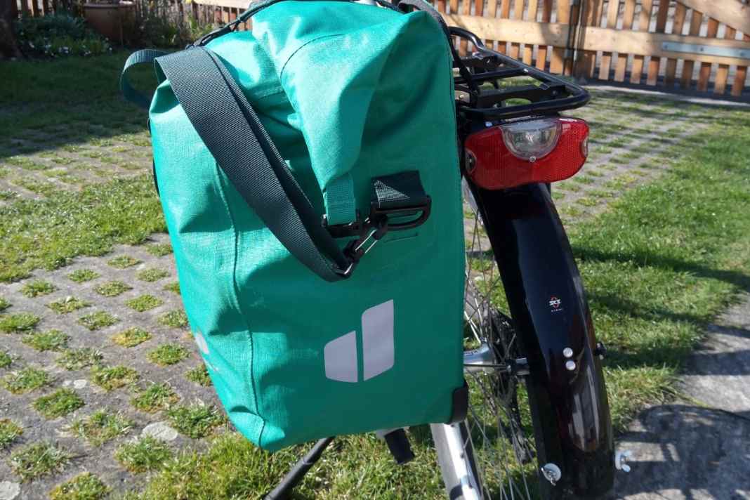 Die neue Deuter Weybridge 25+5l eignet sich für den Einkauf im Supermarkt und als Reisetasche