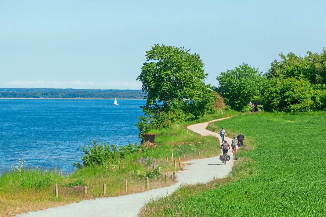 Das Brodtener ­Steilufer bei ­Travemünde eröffnet eine wunderschöne Tour ­entlang des ehemaligen „Eisernen ­Vorhangs“.