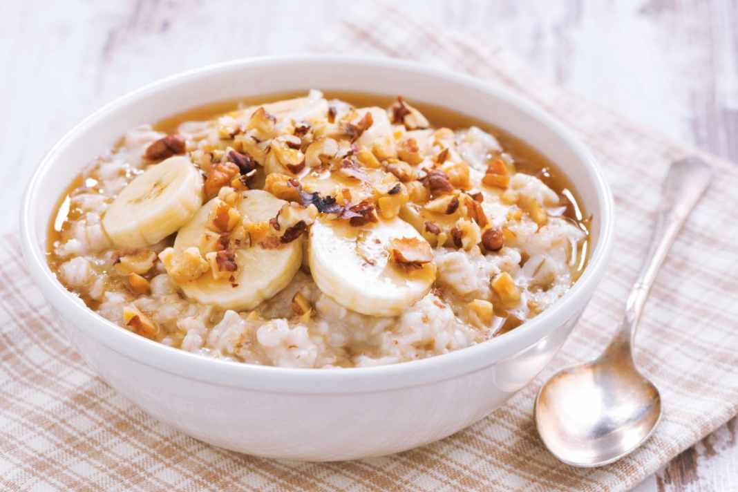 Ein Müsli mit Banane ist eine gute Basis für einen langen Tourentag.