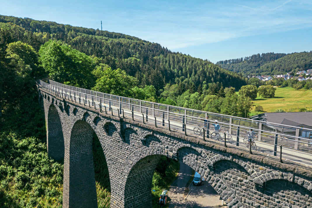 Highlight auf dem Bahntrassen-Radweg: Viadukt bei Daun am Maare-Mosel-Radweg.