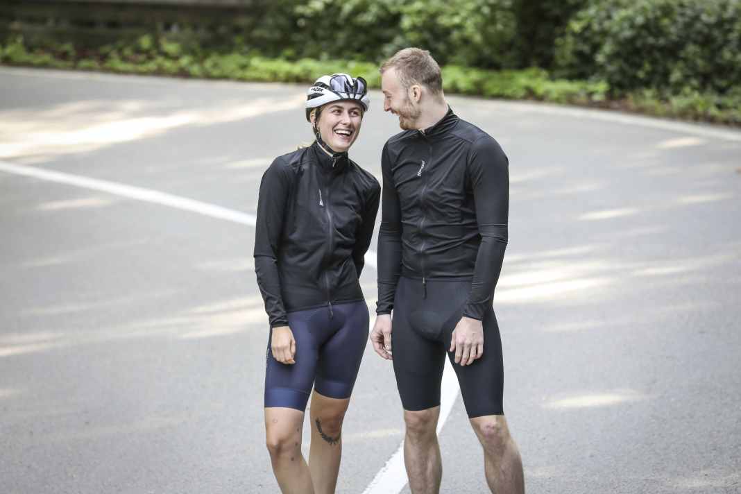 Die Regenjacke Magic ist nicht nur in Schwarz, sondern auch in den Farben Braun, Beige und Violett verfügbar