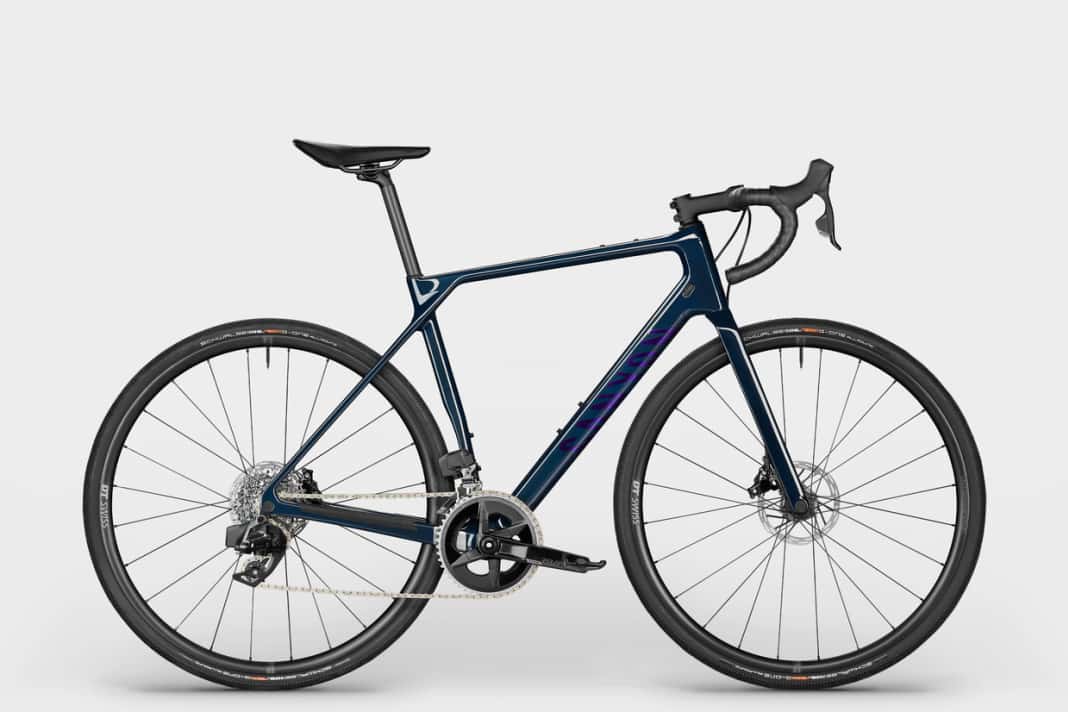 Eine Mischung zwischen Marathonrad und Gravelbike ist das 2.999 Euro teure CF Allroad. Die 35-Millimeter-Bereifung lässt Abstecher ins Gelände zu.
