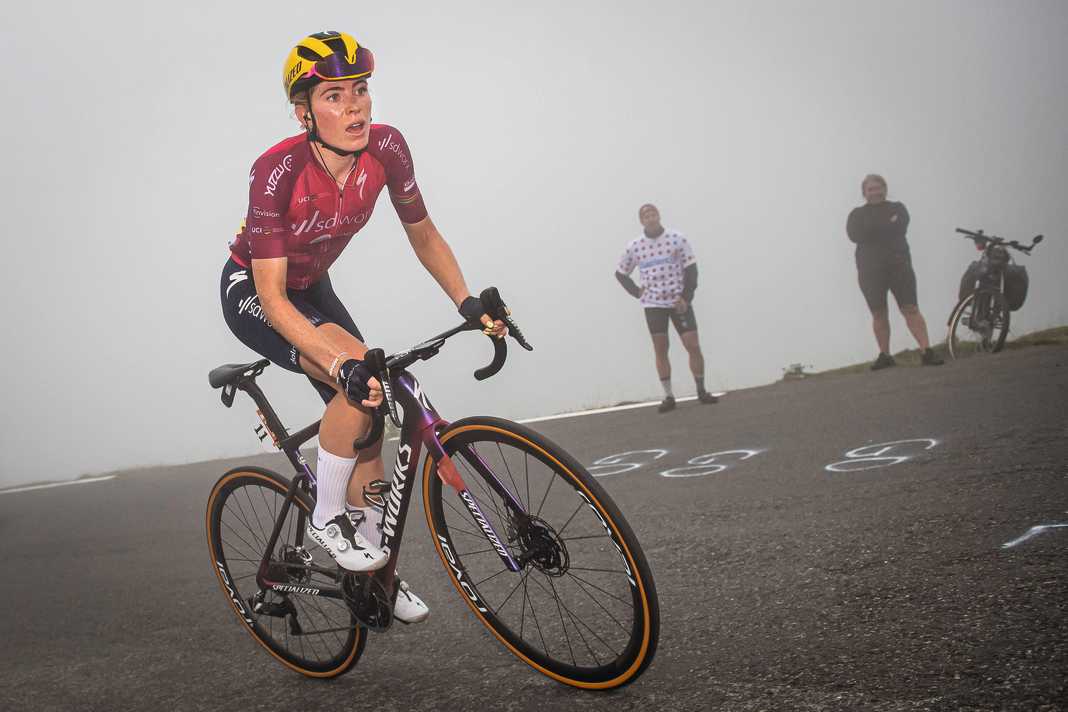 Die neue Grande Dame? Demi Vollering gewann die Tour de France Femmes mit einer beeindruckenden Leistung am Col du Tourmalet.