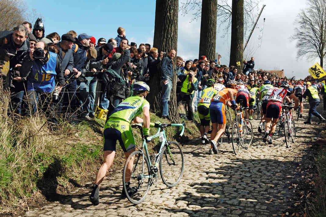 Wanderweg: Der Koppenberg zwingt immer wieder Rennfahrer aus dem Sattel.