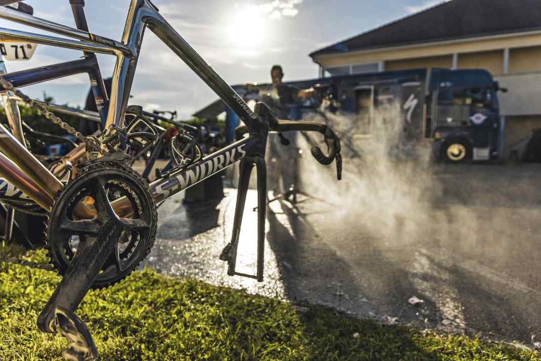 Rennrad reinigen und pflegen - so machen es die Profis