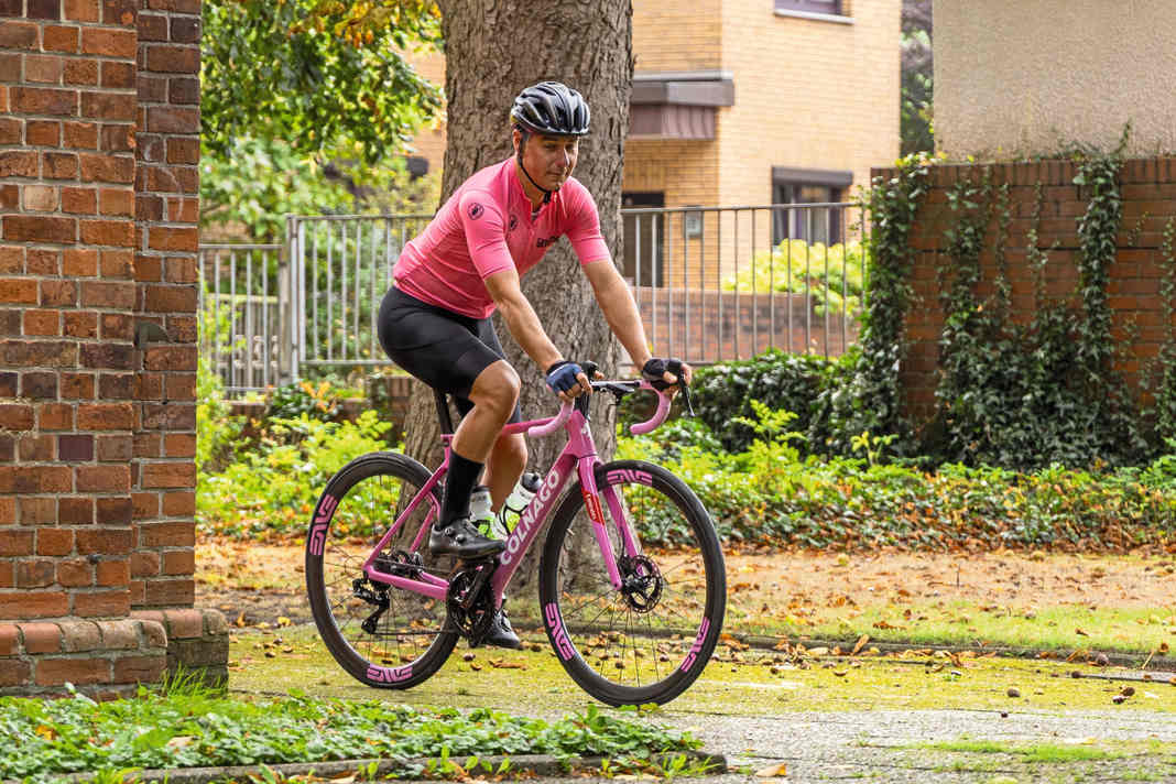 "In den beiden vergangenen Jahren bin ich über 40.000 Kilometer gefahren. Rechnerisch rund um den Äquator zu fahren – das wollte ich schaffen." - Pawel Nowak