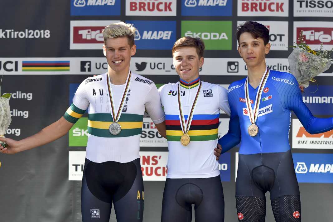 Die Karriere von Lucas "Luke" Plapp in Fotos: 2018 wird der Australier Zweiter bei der Rad-WM in Innsbruck im Einzelzeitfahren der Junioren hinter Remco Evenepoel (Mitte/Gold) und vor Andrea Piccolo (Rechts/Bronze)