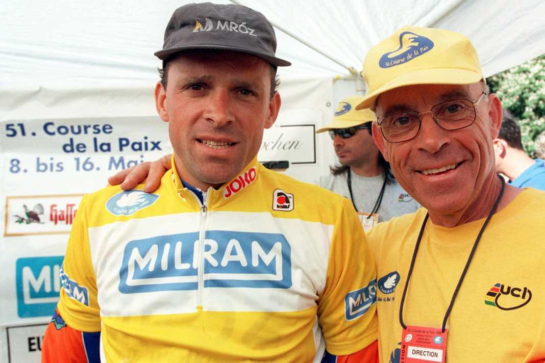 Uwe Ampler (l.) und Vater Klaus Ampler traten zumeist als Duo bei den Radrennen auf. Hier bei der Internationalen Friedensfahrt 1998.