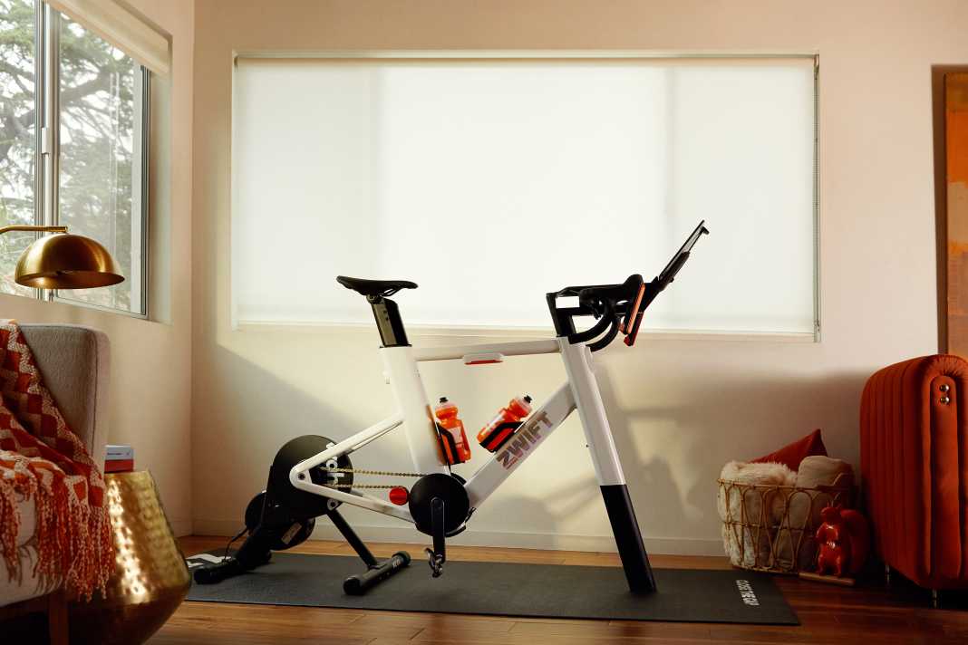 Zwift Ride - ein Bike-Rahmen + Wahoo Kickr Core Smart-Trainer