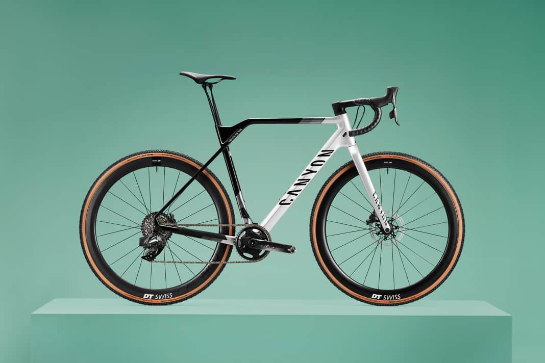 Das Inflite CF SLX 9 - hier in Schwarz, Weiß und Grau