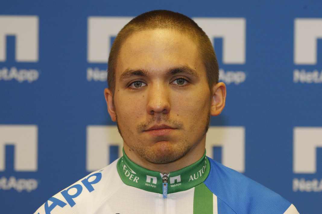Gestatten: Cesare Benedetti. 2010 kommt der 21 Jahre Italiener zum neu gegründeten Team NetApp. Nachdem er in der Saison davor zwischenzeitlich den Giro d'Italia der U23 angeführt hatte, wurde er bei Liquigas Stagiaire. Den Anschlussvertrag gab es aber nicht.