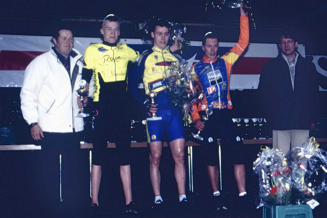 Lang ist's her. 2003 begann langsam aber sicher der Aufstieg des Robert Gesink (2.v.l.). Als Junior war er unter anderem auch in Straelen am Niederrhein unterwegs.