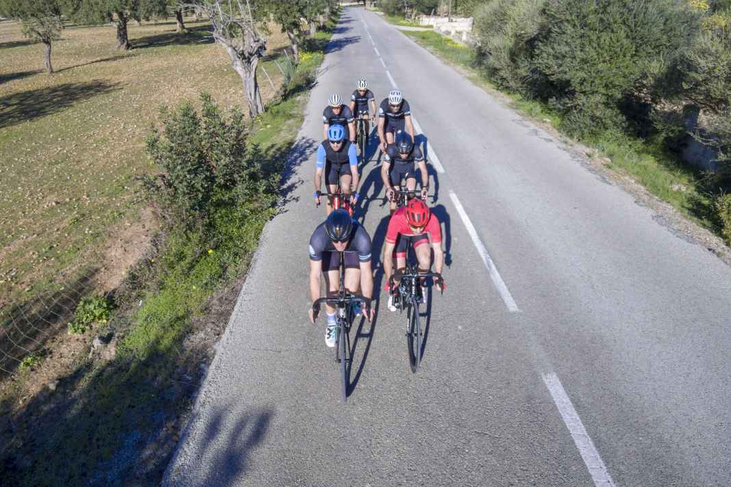 Rennrad fahren in der Gruppe - die wichtigsten Handzeichen