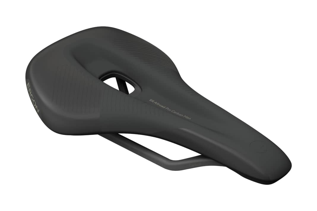 Ergon SR Allroad Pro Carbon Men: 195 Gramm, 199,99 Euro.