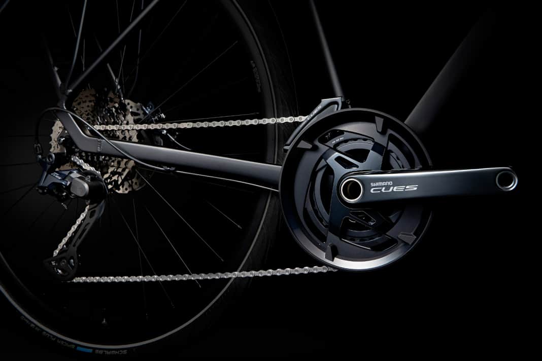 Shimano führte den neuen Cues-Standard im Vorjahr ein. Bislang war die Schaltgruppe allerdings nur mit Mountainbikes, Alltagsrädern oder E-Bikes kompatibel.