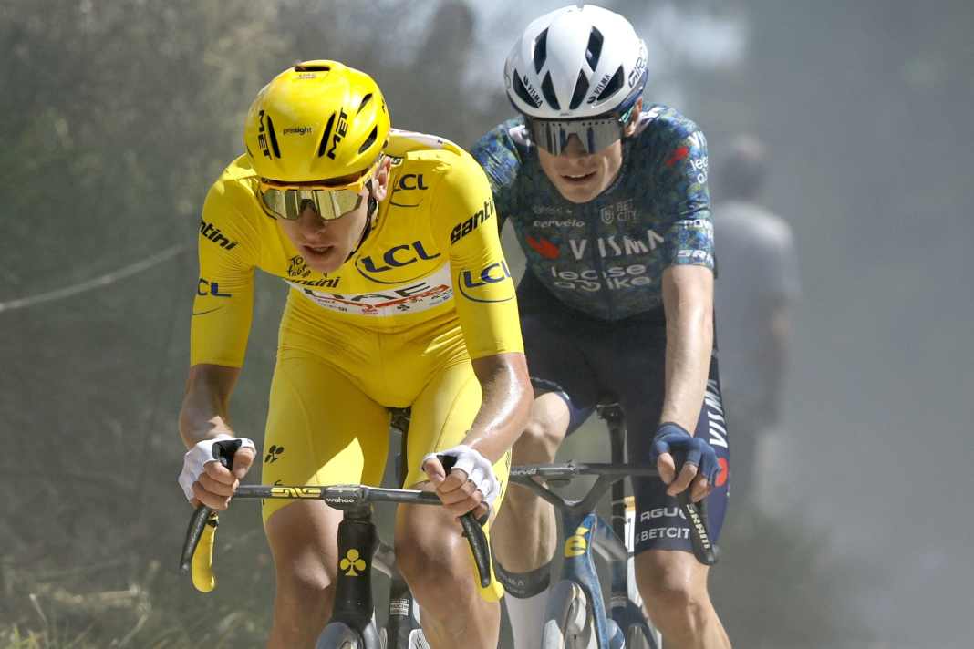 Tadej Pogačar (vorne) trifft beim Critérium du Dauphiné 2025 auf Jonas Vingegaard