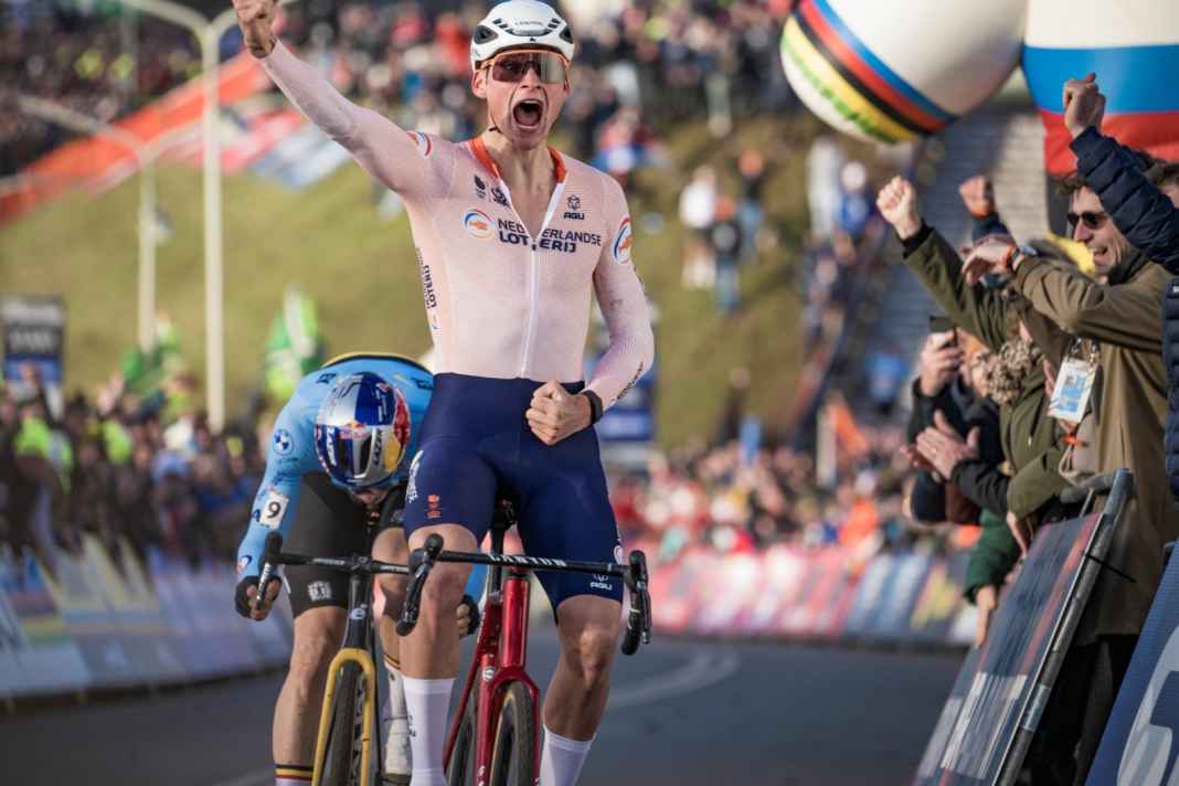 In einem packenden Zweikampf mit Wout van Aert (hinten) sicherte sich Mathieu van der Poel im vergangenen Winter den WM-TItel. Sein damaliges Inflite stand nun Pate für das neue Modell.
