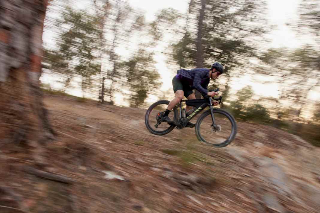 Grizl:ON heißt das neue E-Gravelbike aus dem Hause Canyon.