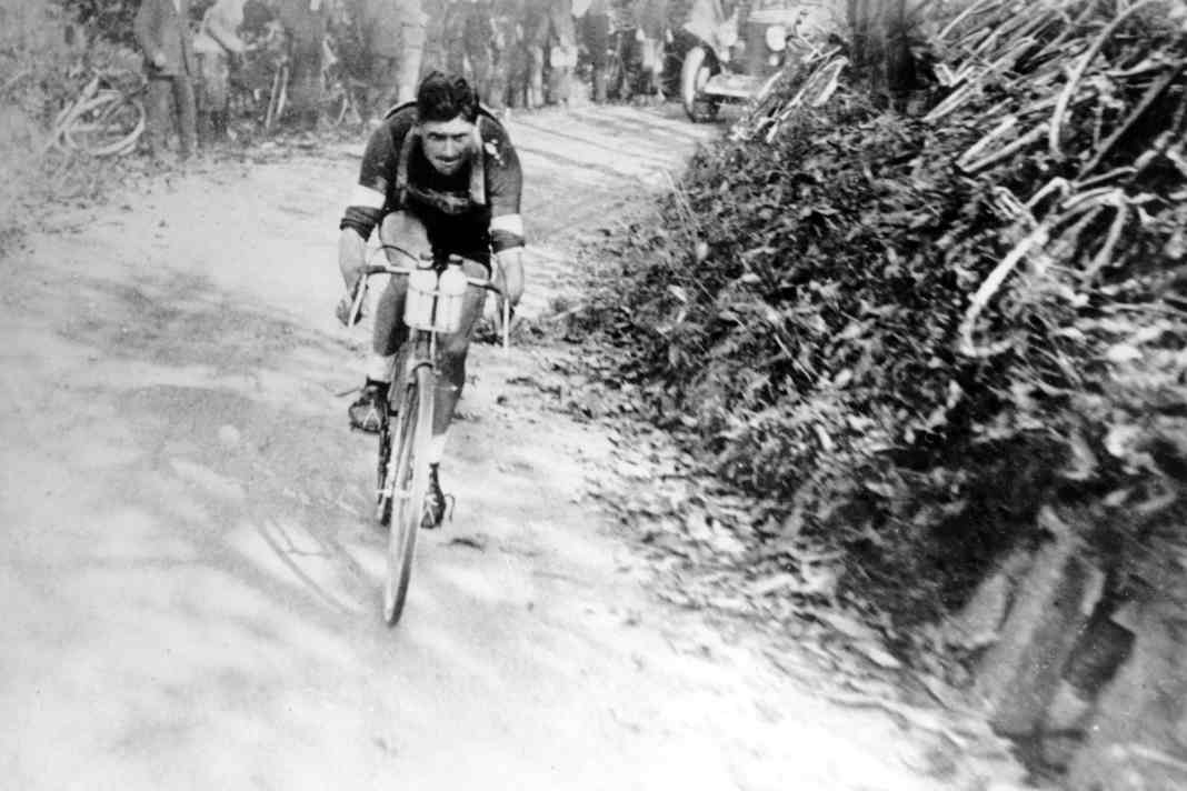 Nach ihm ist das Rennen benannt: Alfredo Binda. In den 1920er und 30er Jahren zählte er unter anderem mit fünf Siegen beim Giro d'Italia zu den erfolgreichsten Radsportlern der Welt.